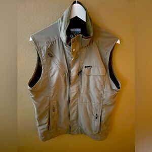 Columbia multi pocket light weight vest